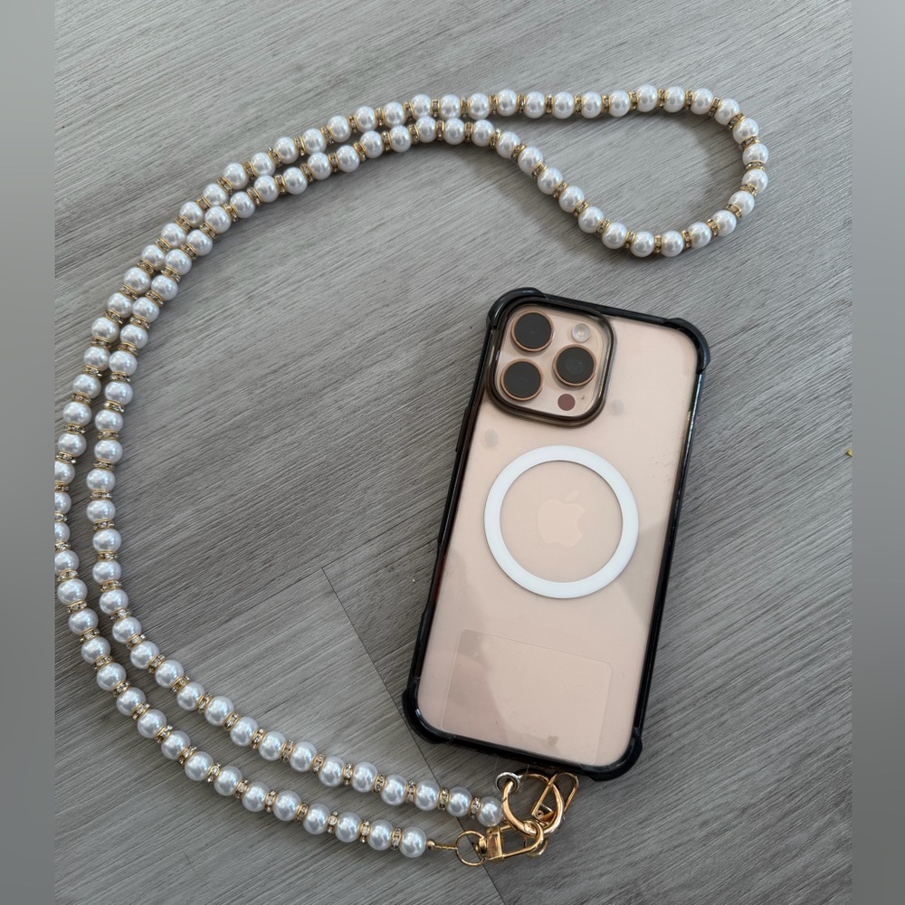Elegant and Gold Phone Chain with Pearl Strap